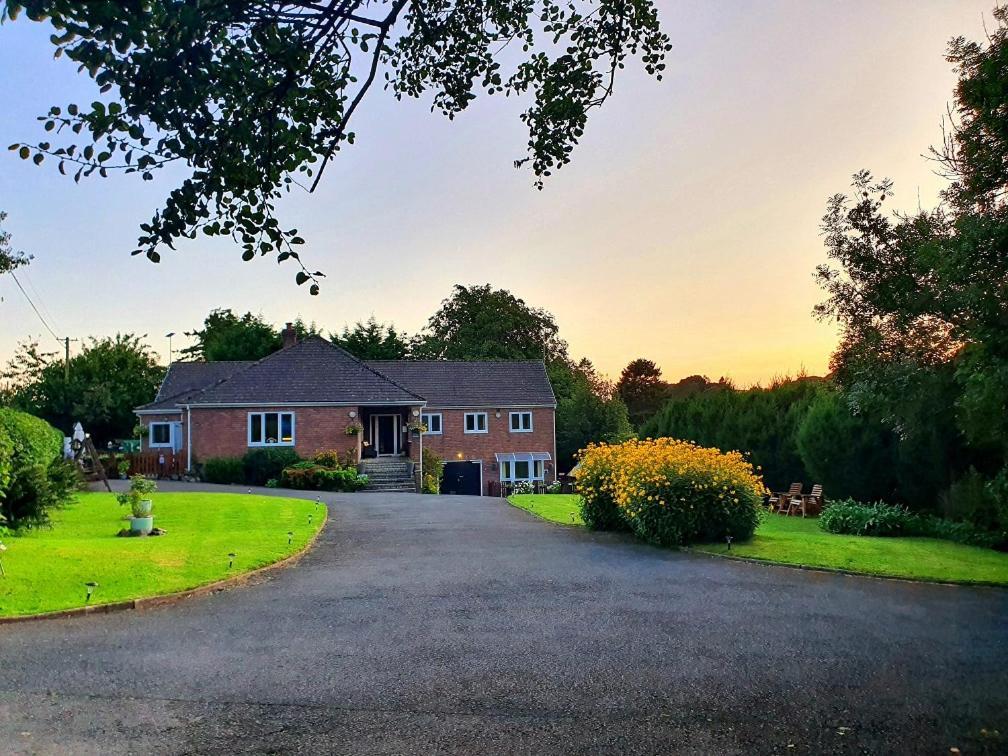 Idyllic 2 Bedroom Self-Contained Upsidedown Annexe Llandrindod Wells Ngoại thất bức ảnh