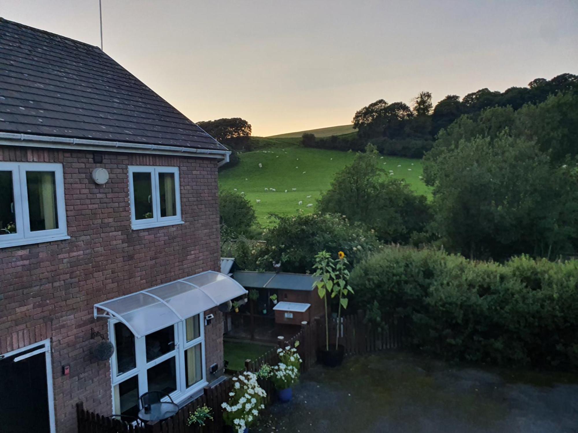 Idyllic 2 Bedroom Self-Contained Upsidedown Annexe Llandrindod Wells Ngoại thất bức ảnh