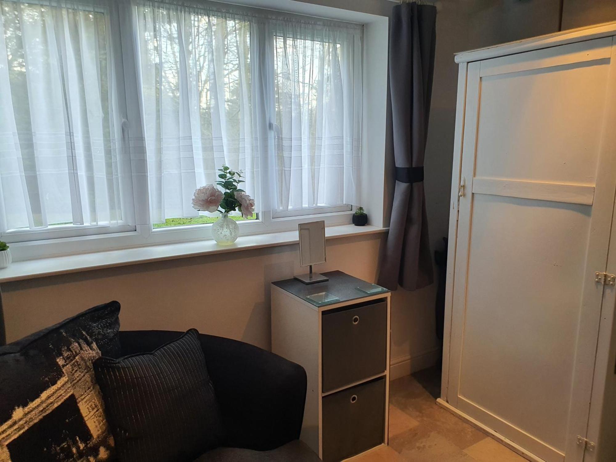 Idyllic 2 Bedroom Self-Contained Upsidedown Annexe Llandrindod Wells Ngoại thất bức ảnh